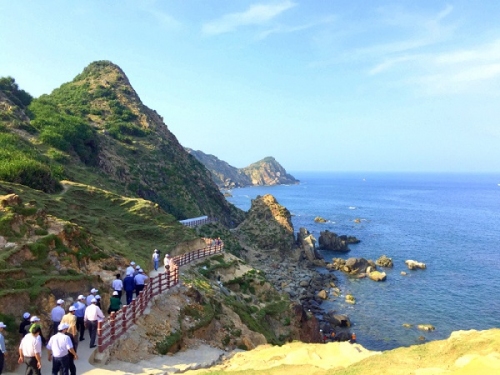 Tourists visit Eo Gio; Photo: BTPI Center