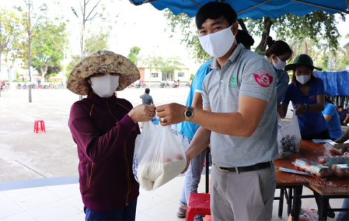 “ATM gạo” đầu tiên ở Bình Định - góp phần chia sẻ với người dân có hoàn cảnh khó khăn vượt qua đại dịch Covid-19