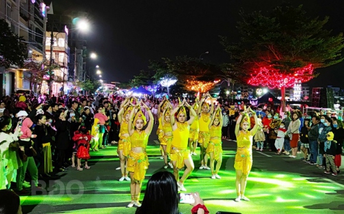 Sở Du lịch ban hành Kế hoạch Tổ chức Lễ khai mạc và triển khai các hoạt động văn hoá, nghệ thuật đường phố, thể thao và trải nghiệm, biểu diễn khoa học  tại Quảng trường Nguyễn Tất Thành