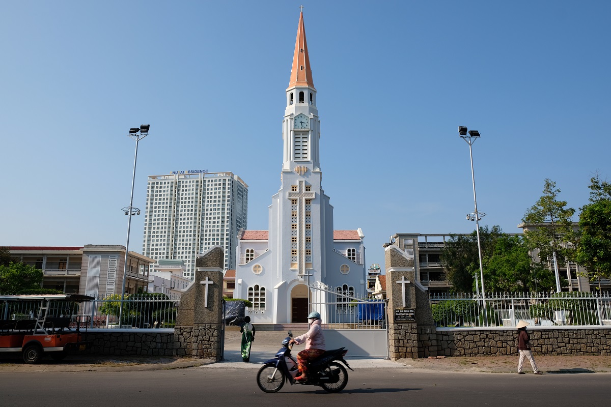 Nhà thờ lớn Quy Nhơn, cách bảo tàng Bình Định không xa