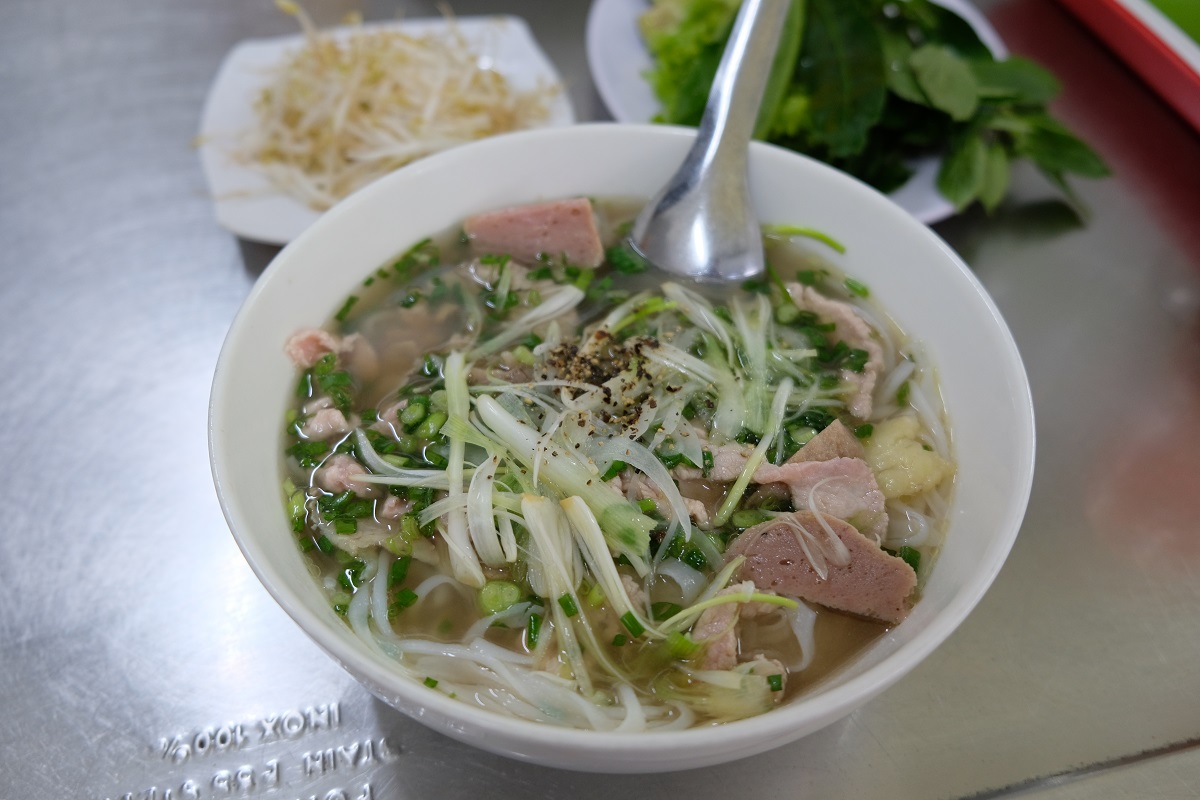 Quán phở bình dân – gần nơi chúng tôi ở